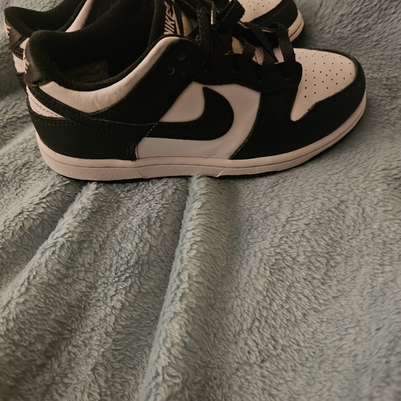 Nike Kids Black and White Sneakers - Picture 3 of 7